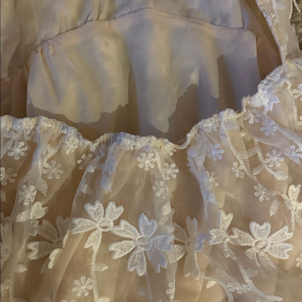 Elegant Floral Lace Gown - Picture 3 of 6